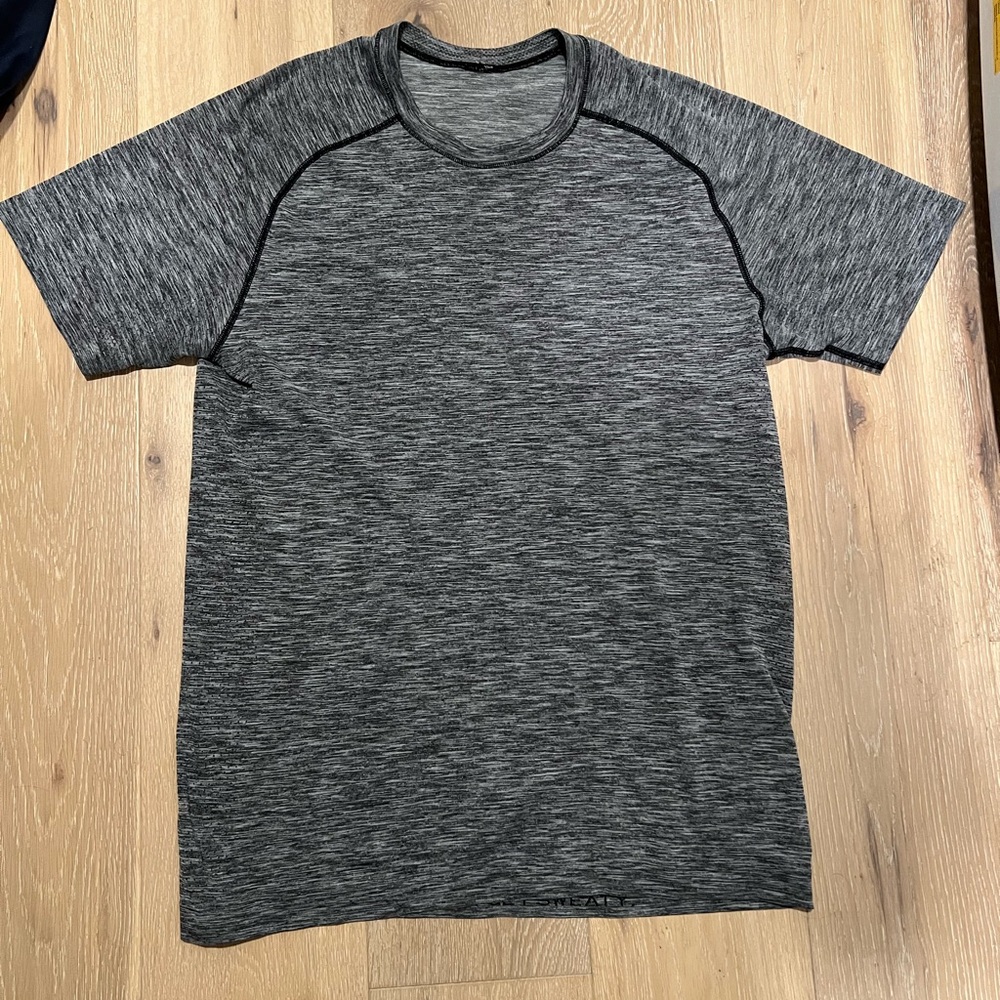 Lululemon Men’s Metal Vent Tech Short Sleeve Size Medium Tee
